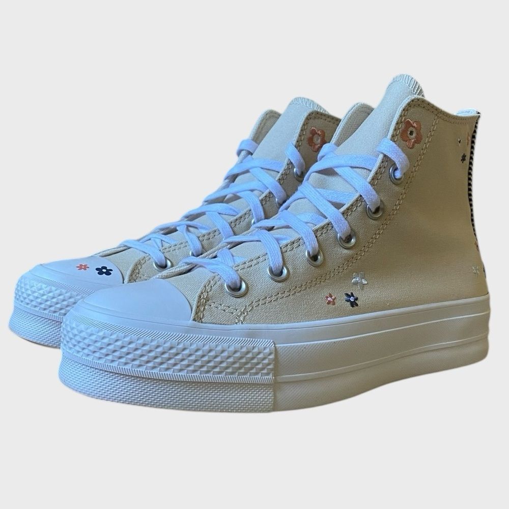 NWB Converse CTAS Lift Platform Petite Petals Women's Size 7.5 Festival Vacation